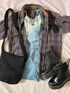 Flannel And Overalls, Fall Shortall Outfits, Cute Fall Outfits With Doc Martens, End Of Summer Beginning Of Fall Outfits, Flannel Inspo Outfit, Overalls Outfit Concert, Shortalls Outfit Aesthetic, Mac Demarco Concert Outfit, Concert Outfit Ideas Noah Kahan