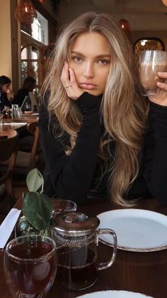 Classic Life, Rambut Brunette, Pink Coffee, Honey Hair, Blonde Hair With Highlights, Brown Blonde Hair, Platinum Blonde Hair