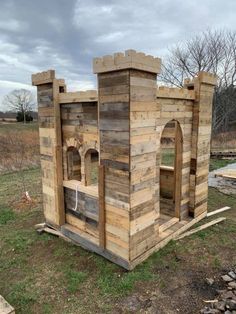 a wooden structure made out of pallet wood