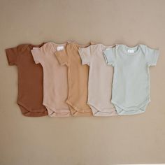 Cafe Organic Cotton Short Sleeve Ribbed Bodysuit – Mebie Baby Custom Gift Wrapping, Baby Gift Box, Cotton Bodysuit, Ribbed Bodysuit, Baby Store, Neutral Baby, Muslin Cotton