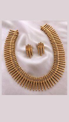 Temple Jewellery Necklace, South Indian Necklace, Temple Jewelry Necklace, Bridal Necklace Designs, Neck Pieces Jewelry, Gold Jewels Design, Gold Bangles For Women, Gold Jewelry Outfits, Fancy Jewelry Necklace