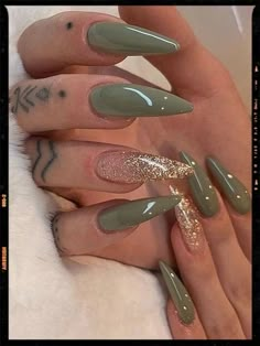 Acrylic Nails - Stiletto Nails Early Fall Nails, Nails Plain, Nails Light Blue, Olive Nails, Gold Glitter Nails, Long Acrylic Nail Designs, November Nails, Nails Gold