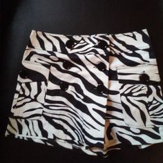 Cache' Black & White Skort Size: 8 Bnwt (Stretch) Brand New W/Tags Never Worn Zebra Print Hot!!! Just Saw On Housewives Beverly Hills! Clean Smoke Free Home Party Zebra Print Bottoms, Trendy Fitted Black And White Bottoms, Chic Summer Bottoms With Zebra Print, Casual Fitted Zebra Print Bottoms, Casual Fitted Bottoms With Zebra Print, Envelope Skirt, Grey Pleated Skirt, Blue Skort, White Skort