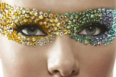 Masquerade Mask Makeup, Carnaval Make-up, Masquerade Makeup, Masquerade Mask Diy, Primadonna Girl, Jewel Makeup, Mermaid Ideas, Face Rhinestones, Face Crystals