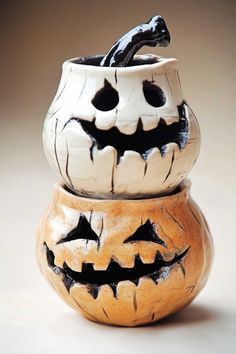 25+ Halloween Pinch Pot Ideas for All Ages Air Dry Pinch Pots, Halloween Pinch Pots, Diy Air Clay Crafts, Air Dry Clay Halloween Ideas Diy, Halloween Air Dry Clay Ideas, Clay Cauldron, Pinch Pot Ideas Ceramics, Halloween Ceramics Ideas, Holiday Ceramics