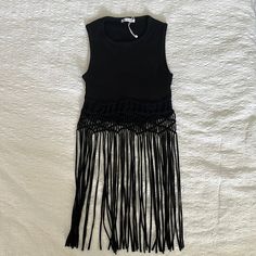 Nwot Zara Crochet Macrame Fringe Sleeveless Top. 100% Cotton Fitted Sleeveless Tank Top With Fringe, Fitted Sleeveless Fringe Tank Top, Sleeveless Black Top With Fringe, Macrame Fringe, Crochet Macrame, Fringe Top, Zara Black, Zara Tops, Top 100