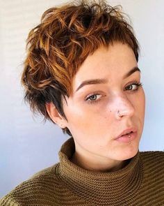 Pin Curly Pixie Mullet, Hair With Bangs Over 50, Bangs Over 50, Haircuts 2020, Short Curly Pixie, Ideas Haircut, Pixie Cut Styles, Woman Hairstyles