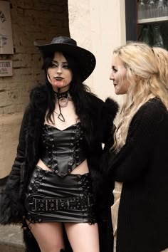 Gothic Cowgirl Costume, Emo Cowgirl Costume, Y'alternative Aesthetic, Goth Cowgirl Costume, Cowgirl Goth Aesthetic, Goth Rodeo Outfit, Gothic Country Aesthetic Outfits, Emo Cowboy Outfit, Dark Cowboy Outfit