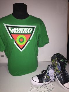 Up for grabs in this listing is the exclusive Converse DC Comics "Green Arrow" in a Men's size 12 with matching shirt size Extra Large. Items are brand new and kept in a smoke free, pet free environment. Items are shipped via USPS priority mail. Please view all pics and bid with confidence. Green Pop Culture T-shirt With Character Print, Green Cotton Pop Culture T-shirt, Casual Graphic Design Shirt For Conventions, Retro Green T-shirt For Fans, Casual T-shirt For Comic-con, Casual Tops For Comic-con, Green Cotton Band Merch T-shirt, Casual Green T-shirt With Character Print, Green Short Sleeve Shirt With Logo Print