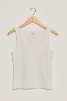 Make this tuckable tank the blank canvas to your layered looks this season. This versatile v-neck, made in our signature So Smooth fabric, is lined and bra-friendly so you can wear it all day, any way you like. Z SUPPLY Women's Avala V-Neck So Smooth Tank Top, Black, Large Cotton V-neck Tank Top With Built-in Bra, Basic Stretch V-neck Tank Top, V-neck Top With Built-in Bra For Everyday, Everyday V-neck Top With Built-in Bra, Everyday Seamless V-neck Camisole, Stretch V-neck Camisole For Layering, V-neck Stretch Seamless Vest, Fitted V-neck Tank Top For Layering, Cotton Seamless V-neck Tank Top