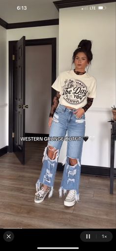 Wide Leg Western Outfit, Wide Baggy Jeans Outfit, Wide Leg Baggy Jeans Outfit, Baggy Cargo Jeans Outfit, Koe Wetzel Concert Outfit, Supercross Outfit, Comfy Western Outfits, Barn Outfits, Fits For High School