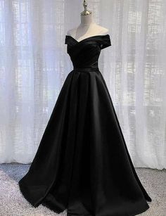 Long Black Prom Dress, Girls Graduation Dresses, Gown Aesthetic, Formal Dress Long, Evening Wedding Guest Dresses, Simple Evening Dress, Party Dress Formal, Contemporary Clothes, Off Shoulder Evening Dress