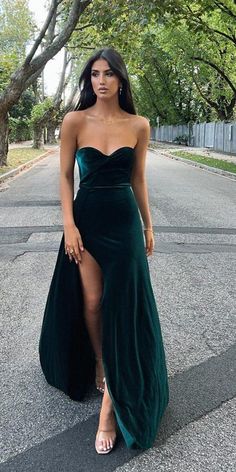 Green Velvet Dress Outfit Wedding, Wedding Dresses Guest Summer, Mexico Wedding Guest Dress, Green Dress Wedding Guest, Edgy Formal, Wedding Guest Dresses Fall, Green Wedding Guest Dress, Long Dress Wedding Guest, Green Wedding Guest Dresses