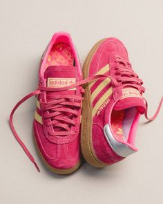 #adidas #shoe #shoes #red #orange #yellow #green #blue #pink #cream #white #black #samba #spezial #trend #trending #viral #viralpost #fashion #style #summer #spring #winter #fall Pretty Sneakers, Adidas Handball Spezial, Adidas Handball, Dr Shoes, Pretty Shoes Sneakers, Shoe Wishlist, Funky Shoes, Adidas Pink, Cute Sneakers