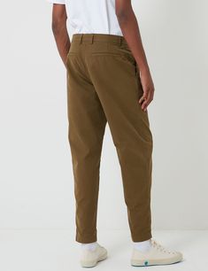 From Bhode the Everyday Pant in Military Green from the Bhode Autumn Winter 2020 trousers collection. A durable cotton twill garment dyed Portuguese fabric in regular fit trouser with a cropped leg shape, features belt loops, corozo button and zip fly and comes in a regular leg length. Product Details: Material: 100% Cotton Fit: Relaxed, Cropped leg. Take your normal size Corozo Buttons Origin: Portuguese fabric, made in Europe Product MPN: BH-PANT-001-OLV Everyday Pants, Mens Chinos, Modern Wardrobe, Mens Fall, Fitted Trousers, Khaki Chinos, Engineered Garments, Belfast, Military Green