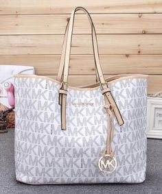 White Michael Kors Purse, Michael Kors Purses, Story Templates Instagram, Cheap Michael Kors Bags, Designer Purses And Handbags, Handbags Collection, Love Street, Ladies Bags, Cheap Michael Kors