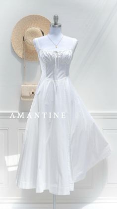 White cotton dress. Corset dress in white cotton. Casual Midi Dress With Lined Fitted Bodice, Elegant Lined Midi Dress For Daytime, Fitted A-line Midi Dress For Daytime, Casual Midi Dress With Fitted Bodice For Daywear, A-line Maxi Dress For Daytime, Daytime Cotton Lined Midi Dress, Casual Maxi Dress With Fitted Bodice, Casual A-line Midi Dress With Fitted Bodice, Daytime Fitted A-line Midi Dress