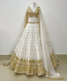 Instagram$Facebook Follow Us :- @jayamarfab Gold and White Lengha Choli Indian Wedding Outfit Sabyasachi Lehenga Designer Lehenga Party Wear Lehenga We Make saree , indian saree wedding saree bridal saree sabyasachi saree party wear, indian outfits designer saree sequence work saree saree with blouse exclusive saree. Importance note: we will not make any changes in lehenga length 𝗙𝗮𝗯𝗿𝗶𝗰 𝗗𝗲𝘁𝗮𝗶𝗹𝘀: Lehenga Fabric : Faux Georgette With Heavy Embroidery Work Lehenga Flair: 3 mtr Lehenga Inner : Cotton Lehenga Length: 42-43 Inches Blouse Fabric : Faux Georgette With Heavy Embroidery Sequence Work With Sleeves and Heavy Lace Work and Attached Cups (Full Stitched XL Size XXL Margin ) Dupatta Fabric :- Heavy Faux Georgette With Embroidery Sequence Work And Embroidery Sequence Lace Bord White Lengha Choli, White Lengha, Sabyasachi Saree, White Lehenga Choli, Sabyasachi Sarees, Gold Lehenga, Bridesmaid Lehenga, Bridal Lengha, White Lehenga