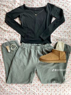 https://www.tiktok.com/@onbeatfits?_t=8p0S8J1tmoo&_r=1 Sweat Pants Outfits, Outfit Ideaa, Everyday Outfits Fall, Mood Clothes, Ootd Fall, Pants Outfits