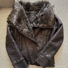 Vintage - Guess Black And Grey Mid Waist Shearling Coat. Still Looks Brand New! Amazing Condition! Size: Small Super Warm And Stylish Selling My Closet! Everything Must Go Asap! Coats Vintage, Everything Must Go, Shearling Coat, Black Gray, Black And Grey, Jackets & Coats, Jackets For Women, Leather Jacket, Brand New