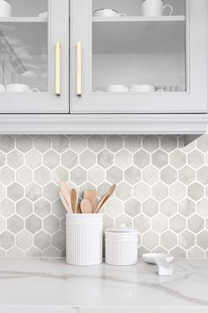 Inlay Hexagon Peel-and-Stick Wallpaper in Cream Neutral by NextWall Backsplash Wallpaper, Look Wallpaper, Wallpaper Project, Peel N Stick Backsplash, Traditional Tile, Tile Wallpaper, Metallic Wallpaper, Peel And Stick Tile, Wallpaper Rolls