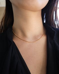 ❤More Style at https://www.etsy.com/ca/shop/HintFineJewelry PLEASE READ BEFORE PLACING YOUR ORDER. THIN SNAKE CHAIN ----------------♥ MATERIAL ♥-------------------- Real 18-Karat Gold PVD coating on Stainless Steel.  Physical Vapor Deposition is the 10 times stronger coating process that makes the gold plating last for years to come! Better yet? It is also: *HYPOALLERGENIC *ANTI-TARNISH / WATER-RESISTANT *DOES NOT TURN BLACK OR GREEN ----------------♥ SIZE ♥-------------------- WIDTH: 1.2 mm LEN Wedding Necklaces, Yellow Gold Jewelry, Wedding Jewellery Necklace, Layering Necklace, Necklace Gift, Wedding Necklace, Snake Chain, Layered Necklaces, Wedding Jewelry