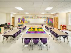 an empty classroom with desks and chairs