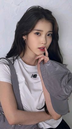 Iu Photocard, Antique Inspired Wedding, Iu Kpop, Iu Wallpaper, Wedding Makeup Ideas, Natural Smokey Eye, Neutral Lips, Princess Meghan