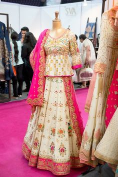 Bridal Asia, Rajasthani Dress, Rajputi Dress, Lehenga Blouse Designs, Indian Bridal Lehenga, Red Lehenga, Indian Bridal Dress, Bridal Lehenga Choli