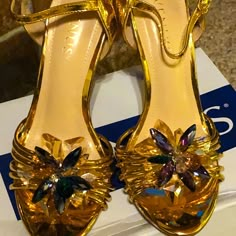 Nwt Venus One Of A Kind Handmade Gold Plated Open Toe Heels With Shiny Crystal Flowers. Buckle Closure. Approximately 5” Heel. Teamed Up In 2019. Like Betsey Johnson Like Materials. Shines In Sun. Comfortable But Needed A Bigger Size. Jelly Like Material. Starting To Be Back On The Runway Comfortable Gold Heels, Unique Heels Fashion, Cool Heels, Sun Shoes, Tan High Heels, Fancy Heels, Unique Heels, Crystal Flowers, Fashion Shoes Heels