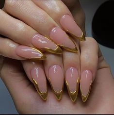 Elegant Touch Nails, Gucci Nails, Chic Nail Art, Nail Vinyls, Nail Stencils, Romantic Nails, Colored Acrylic Nails, Glow Nails, Classic Nails