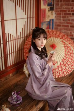 Homecoming Outfits For Guys, Content Types, Asian Traditional Clothes, Japanese Dress, Japan Girl, Japanese Outfits, Kimono Dress, Japanese Kimono, Japanese Women