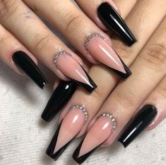 Acyrilics Nails With Gems, Latina Nails Black, Nails Design Ideas Black, Nails To Go With A Black Dress, Black Nails With Diamonds, Black Hoco Nails, Wedding Guest Nails Ideas Classy, Black Nails With Rhinestones, Black Nail Sets