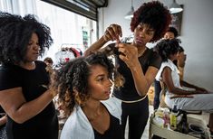 If you are a stylist looking to venture out on your own, you need a clear strategy not just to open an outlet, but to scale it as well.  The post 4 Tips That Will Help You Scale Your Hair Salon Business appeared first on BAUCE. Afro Hair Salon, African Hair Salon, Nyc Hair Salon, Black Hair Stylist, Dominican Hair, Curly Hair Salon, Black Hair Salons, Hair Salon Business