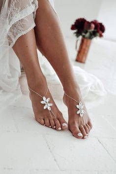 Wedding With Crystals, Beach Wedding Color Palette, Soleless Sandals, Foot Jewelry Wedding, Boho Barefoot Sandals, Barefoot Sandals Beach Wedding, Sandals For Beach, Bridal Foot Jewelry, Reception Shoes