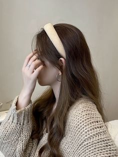 Minimalist Headband, Easy Trendy Hairstyles, Hair Style Korea, Second Day Hairstyles, 얼굴 그리기, Long Hair Color, Peinados Fáciles Para Cabello Corto, Aesthetic Hair, Headband Hairstyles