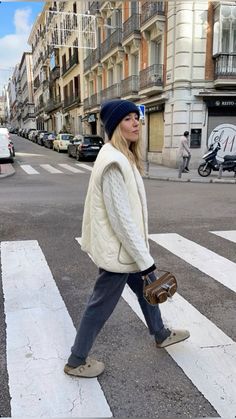 Winter Boston Birkenstock Outfit, Birkenstock Clogs Street Style, Autumn Winter 2023 Street Style, Scandinavian Fall Outfit, Swedish Outfit Street Style, Birkenstock Clogs Outfit Winter, Birkenstock Boston Outfit Women, Peacoat Womens Outfit