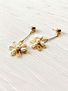 Very trendy original flower dangle earrings made of 18k. gold filled brass and natural freshwater white pearls. These elegant earrings will fit perfectly with all your outfits. Earrings completely handmade, original and unique creation. Earrings length- 2.3 inch. Nickel-free stainless steel stopper clasp Flower Dangle Earrings, Bridal Earrings Pearl, Jewelry Bridal, Pearl Earring, Earrings Statement, Bridal Pearls, Floral Earrings, Elegant Earrings, Earrings Handmade