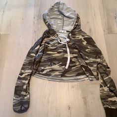 Looks Brand New Barley Warn Camo Sweater, Nike Crewneck, Brown Hoodie, Cowl Neck Hoodie, Adidas Crop, Hoodie Logo, Black Crewneck, Adidas Hoodie, Urban Outfitters Women