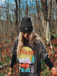 Hippie Outfits Women, Colder Outfits, Granola Girl Outfits, Womens Oversized Tee, Looks Hippie, Hiking Style, Oversized Aesthetic, Edgy Fashion Outfits