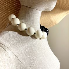 The classic two-tone color choker can extend up to 19 inches. Large knotted acrylic beads Adjustable Cream Necklace, Chic Beaded Choker Necklace, Chic White Round Necklace, Chic White Single Strand Necklace, Adjustable Cream Beaded Necklaces With Large Beads, White Jewelry With Wooden Beads, White Jewelry With Round Wooden Beads, Elegant Cream Necklaces With Large Beads, Adjustable Retro Necklace With Round Beads