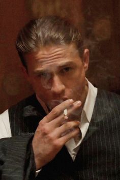 Charlie Hunnam Papillon, Blonde Man Aesthetic, Charlie Hunnam Aesthetic, Jax Sons Of Anarchy, Jax Teller, Blonde Guys, Charlie Hunnam, The Perfect Guy, Tom Hardy