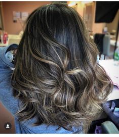 Highlights For Black Hair Morena, Babylights Brunette Mid Length, Highlights For Morena Skin, Balayage On Black Hair Indian Straight, Brunette Minimal Highlights, Medium Length Hair With Bangs, Hair Color For Brown Skin, Black Hair With Highlights