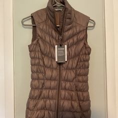 Athleta, Puffer Vest Nwt Featherdry. Fall Sports Athleisure Vest, Winter Nylon Activewear, Fitted Vest For Outdoor Activities, Sporty Fitted Vest For Outdoor, Sporty Winter Vest, Fitted Sporty Vest For Fall, Sporty Fitted Vest For Fall, Teal Quilt, Blue Drapes