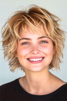 Golden Blonde Shaggy Layers Short Hairstyle. Barbara Niven Hairstyles, Short Blonde Shag, Short Shag Cut, Shaggy Cut, Hairdo Ideas, Haircut Gray Hair, Curly Shag Haircut