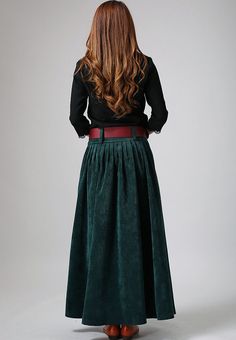 Pleated Maxi Skirt Outfit, Long Skirt Pleated, Long Blue Skirts, Long Linen Skirt, Rok Outfit, Green Maxi Skirt, Skirt Winter, Comfortable Skirts, Midi Skirt Outfit