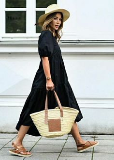 Loewe Basket Bag, August Outfits, Late Summer Outfits, Latest Summer Fashion, Street Style Bags, Bright Dress, Summer Outfit Ideas, Summer Work Outfits