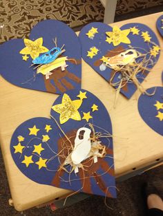 some paper plates are sitting on a table with yellow and blue stars in the shape of trees