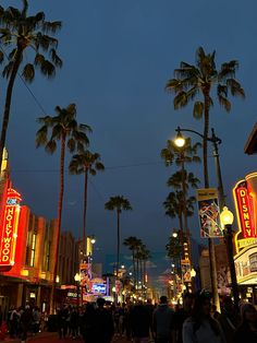 #disneyland #disney #california #californiaadveture Disneyland Los Angeles, Disney Poses, Cali Trip, Disney Photo Ideas