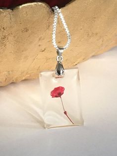 This beautiful Botanical necklace is handmade out of flowers and resin. It is a simple piece of jewelry that is perfect for any nature lover! This pendant is placed on a 20 inch sterling silver box chain. Rectangle necklace, simple and elegant, all occasions, floral wear Resin And Flowers, Botanical Necklace, Flowers Simple, Rectangle Necklace, Jewelry Nature, Necklace Resin, Nature Necklace, Accessories Silver, Rose Necklace